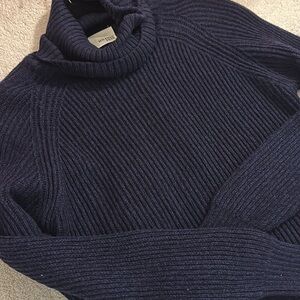 Aritzia Wilfred Free Lin Sweater 100% Merino Wool Navy Sz XS Made in Italy